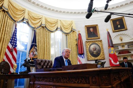 Imagem colorida do presidente dos EUA, Donald Trump