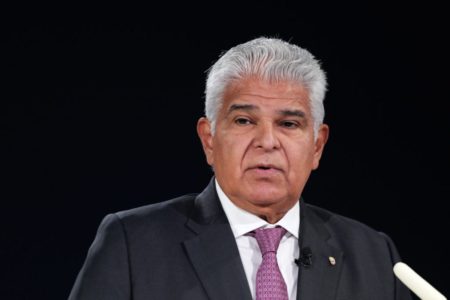 Foto colorida do presidente do Panamá - Metrópoles