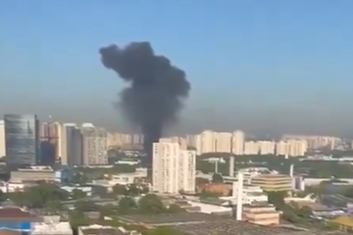 Fumaça de queda de avião - Metrópoles