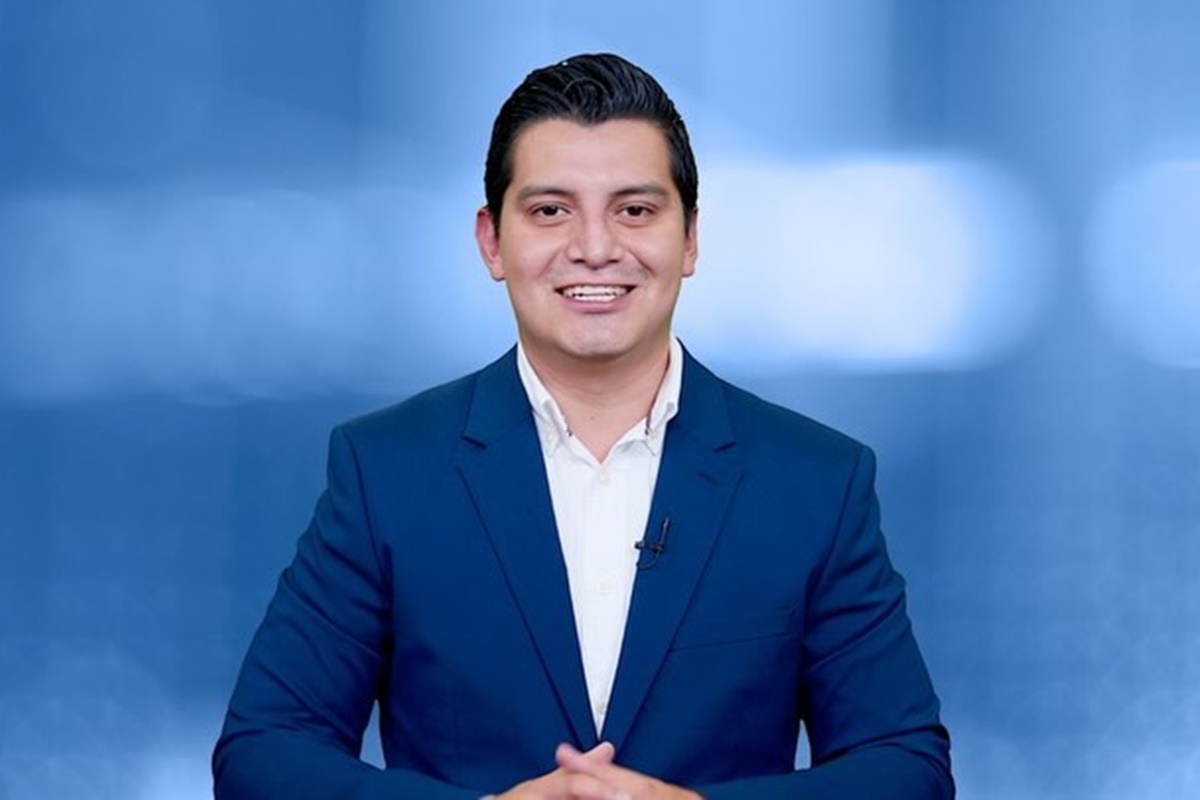 Adan Manzano posa durante um de seus trabalhos - Metrópoles
