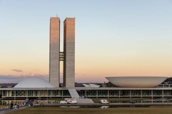 imagem colorida da Camâra dos Deputados - Metrópoles