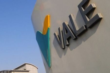 Imagem do logotipo da Vale em uma unidade da empresa - Metrópoles