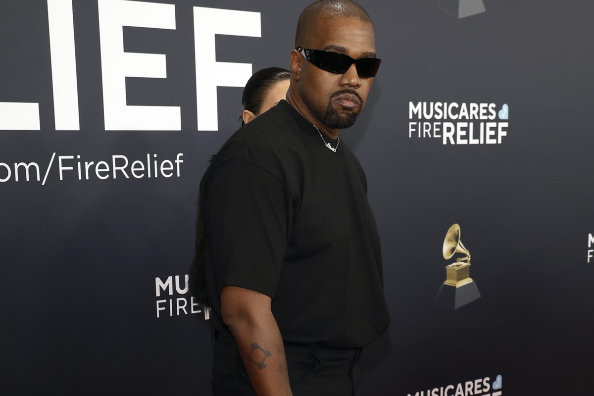 Foto colorida de Kanye West - Metrópoles