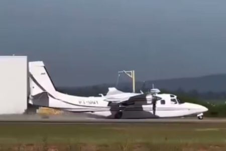 Aeronave realizou pouso de barriga no Aeroporto de Sorocaba. Ninguém ficou ferido e não houve pousos e decolagens afetados após o ocorrido - Metrópoles