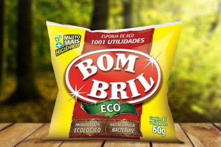 Imagem da esponja de aço da Bombril, com a marca do produto em primeiro plano - Metrópoles