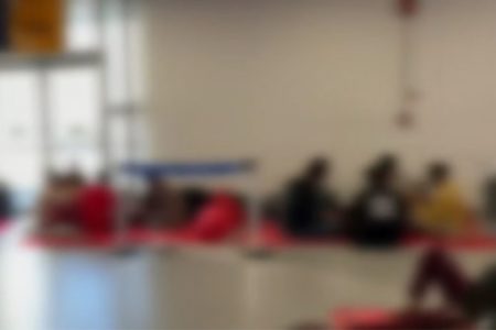 Latam arcava com alimentação, produtos de higiene e hospedagem dos refugiados que aguardam análise do pedido de refúgio em Guarulhos - Metrópoles