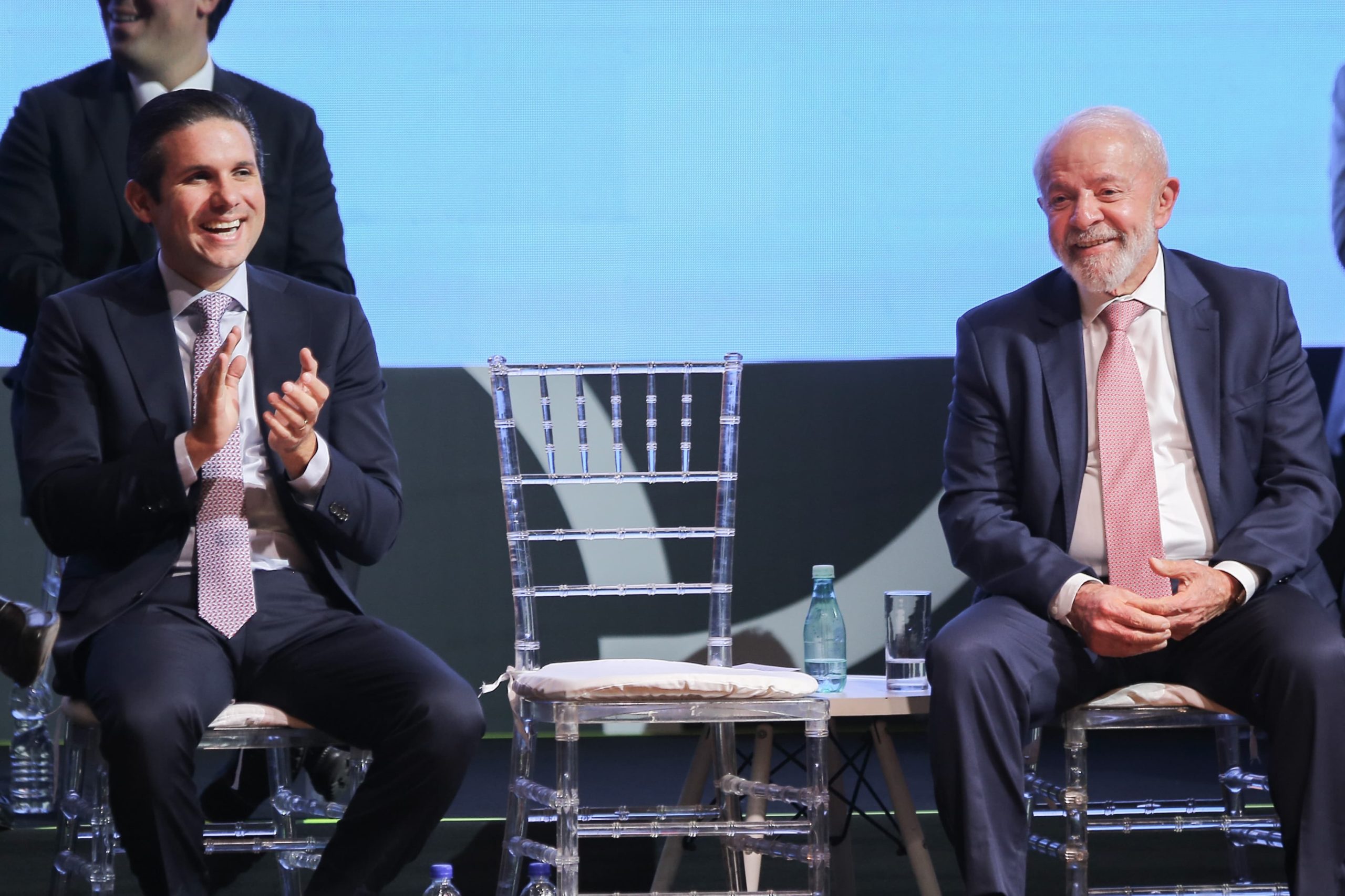 Presidente Luiz Inácio Lula da Silva (PT), e Hugo Motta participam da abertura do Encontro de Novos Prefeitos e Prefeitas Metrópoles