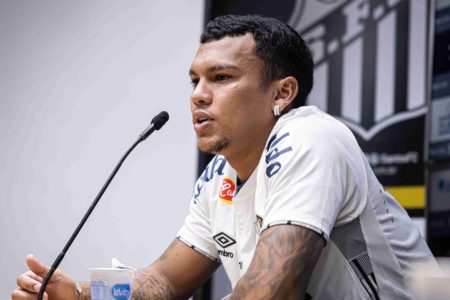 Apresentação de Gabriel Veron no Santos