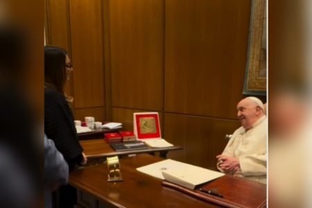 imagem colorida janja e papa francisco