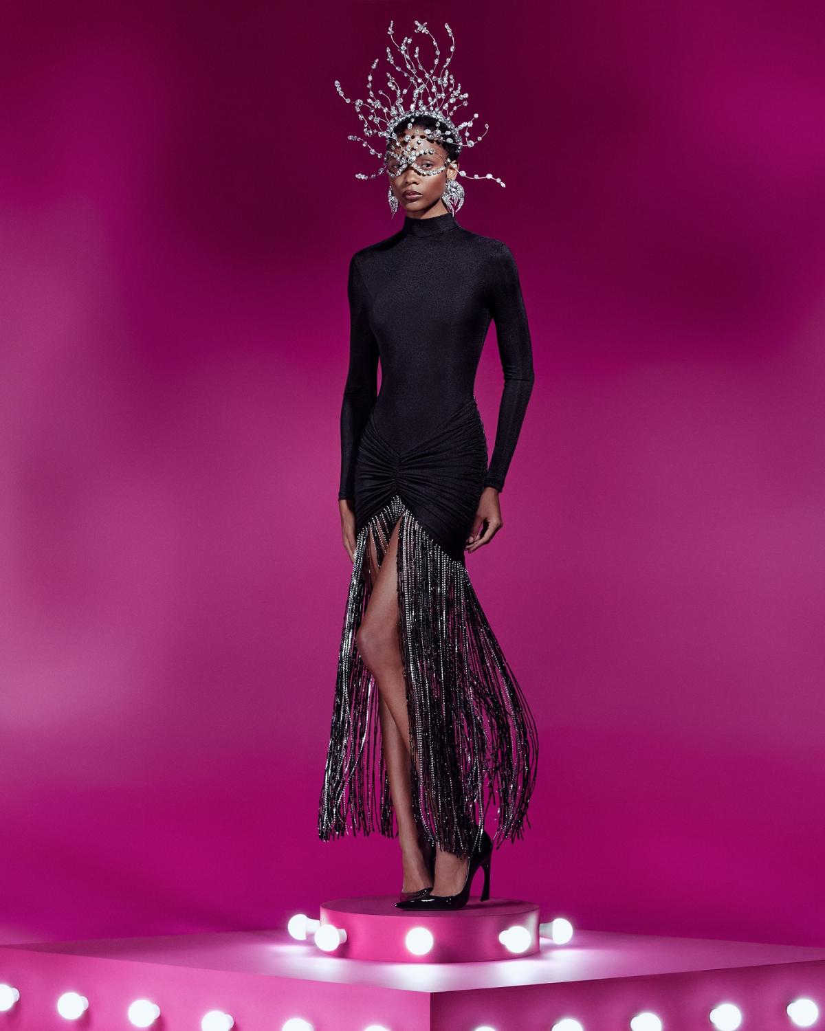 Na imagem com cor, foto de marcas brasileiras desfilando na New York Fashion Week - metrópoles