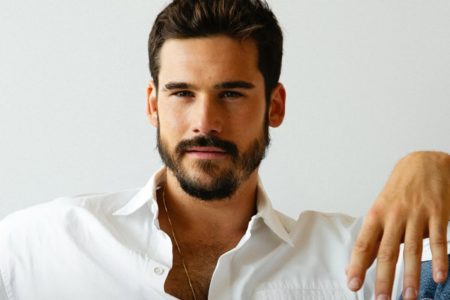 Nicolas Prattes vai protagonizar o filme Minha Vida com Shurastey