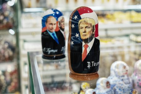 Imagem colorida mostra Donald Trump e Vladimir Putin - Metrópoles