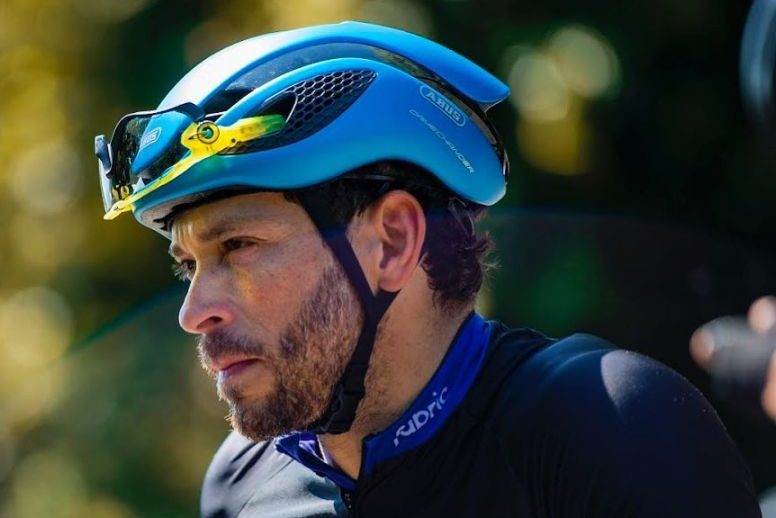 Imagem colorida mostra o ciclista Vitor Medrado, assassinado em assalto - Metrópoles