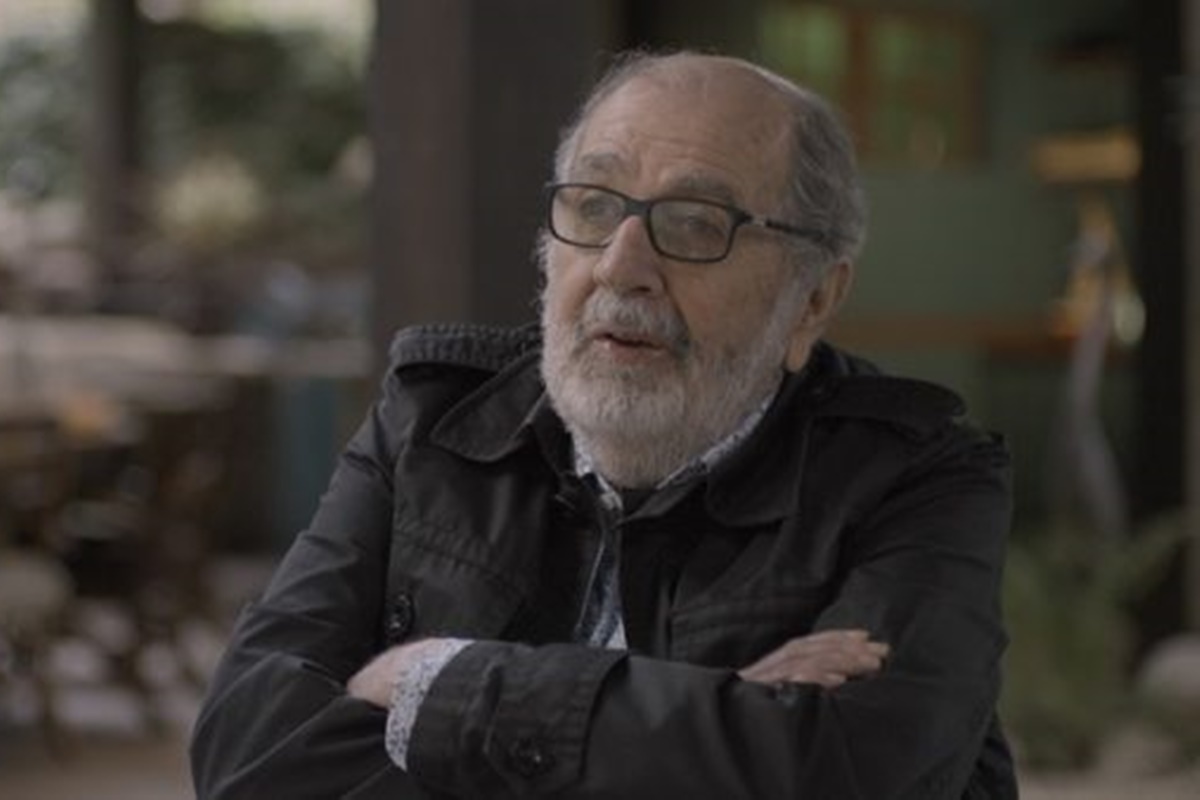 Cacá Diegues é clicado durante entrevista - Metrópoles