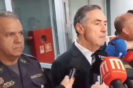 Imagem colorida de Luís Roberto Barroso. Metrópoles