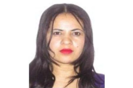 Imagem colorida de uma mulher identificada como Suedna Barbosa Carneiro