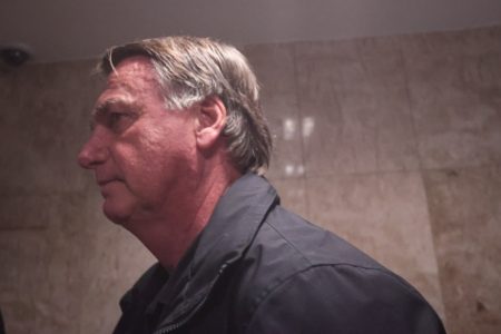 Imagem colorida de Jair Bolsonaro - Metrópoles