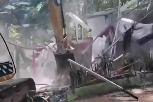 Demolição de teatro no Parque do Povo - Metrópoles