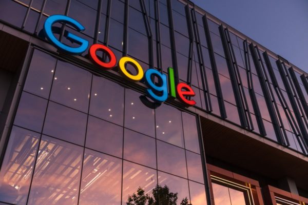 Imagem de fachada de prédio do Google - Metrópoles