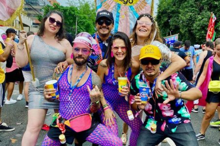 Segundo a SPTuris, não há penalidades previstas no regramento deste ano. Alguns blocos de SP foram multados no período anterior ao Carnaval - Metrópoles