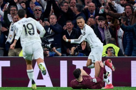 imagem coloridad e mbappe contra city - Metrópoles