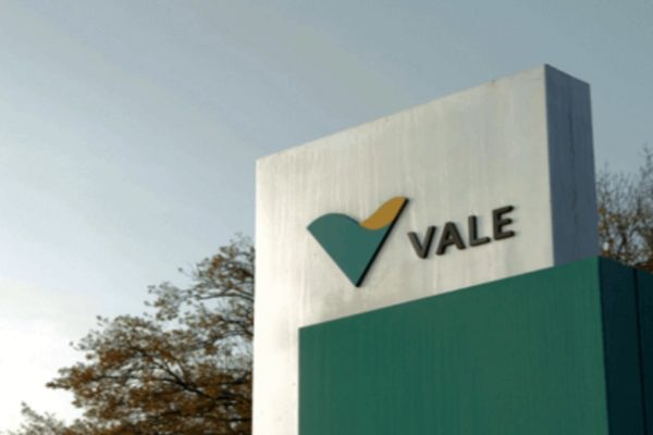 Imagem de fachada de unidade da Vale, com o logotipo da empresa - Metrópoles