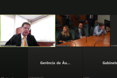 Imagem colorida de Mauro cid passando mal no STF
