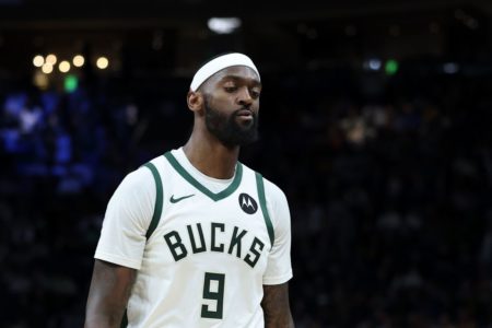Imagem colorida de jogador da NBA - Metropoles