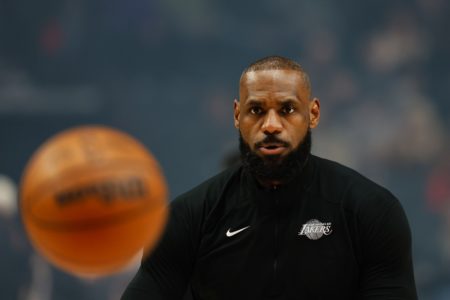 Imagem colorida de LeBron James - Metrópoles