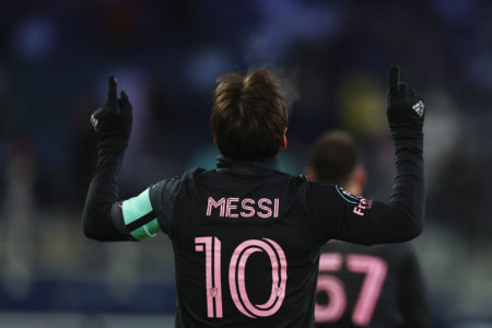 Imagem colorida de Messi - Metrópoles