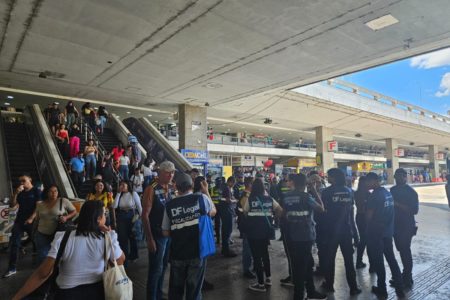 Imagem colorida de ação do DF Legal