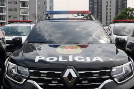 Imagem colorida de viatura da polícia civil. Metrópoles