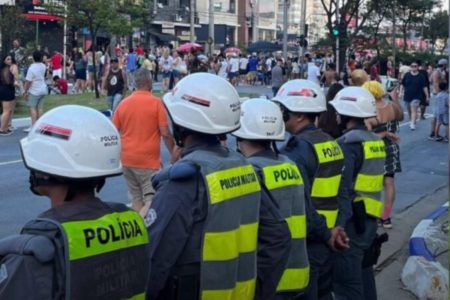 Imagem mostra PMs em São Paulo - Metrópoles