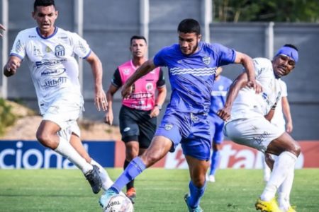 Imagem colorida de jogo do Barra pelo campeonato catarinense- Metrópoles