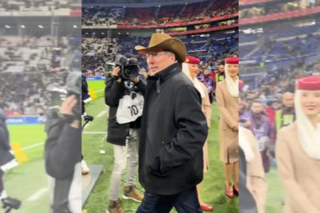 Imagem colorida de John Textor no jogo entre Lyon e PSG- Metrópoles