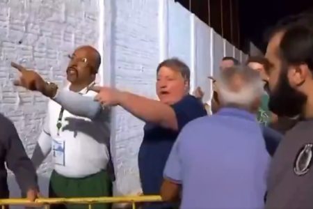 imagem colorida de vice-prefeito em ato racista - Metrópoles