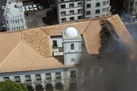 imagem colorida de incêndio na Câmara de Vereadores de Salvador