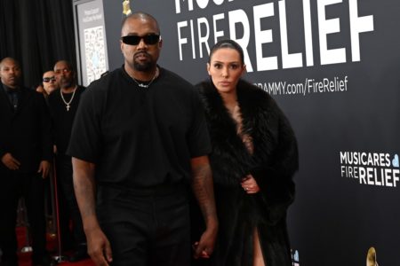 Foto colorida de Kanye West e Bianca Censori - Metrópoles