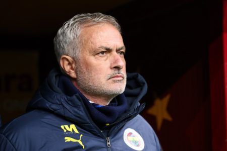 Imagem colorida de José Mourinho - Metrópoles