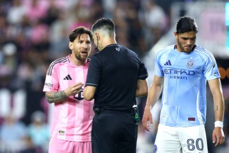 Imagem colorida de Messi - Metrópoles