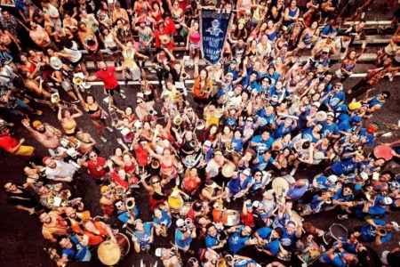 Charanga do França, Filhos de Gil, Esfarrapado e Unidos do Swing fazem parte da programação de bloquinhos desta segunda-feira de Carnaval - Metrópoles