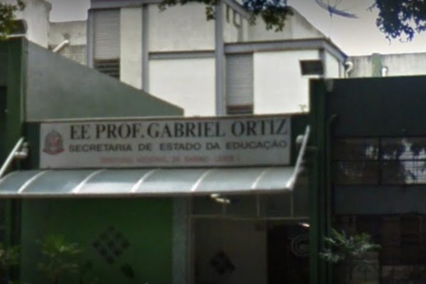Fachada da Escola Estadual Professor Gabriel Ortiz, na zona leste de São Paulo, em que um aluno intimidou um professor em sala de aula. - Metrópoles