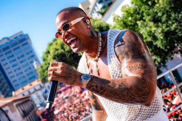 Léo Santana traz o Bloco Vem com o Gigante pela primeira vez para o Carnaval de Rua de São Paulo. Desfile acontece neste domingo (9/3) - Metrópoles