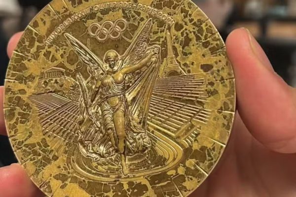 Imagem colorida Paris 2024: 220 medalhas são substituídas por serem “defeituosas” - Metrópoles