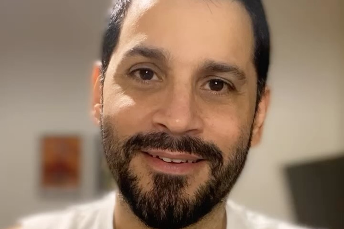 Rodolfo Mesquita posa para as redes sociais - Metrópoles