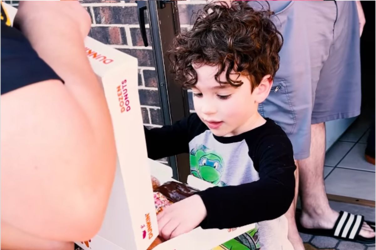 Menino ligou para a policia e pediu uma caixa de donuts