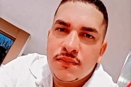 imagem colorida homem morto galo da madrugada