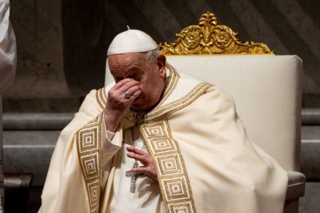 Imagem colorida de papa Francisco - Metrópoles