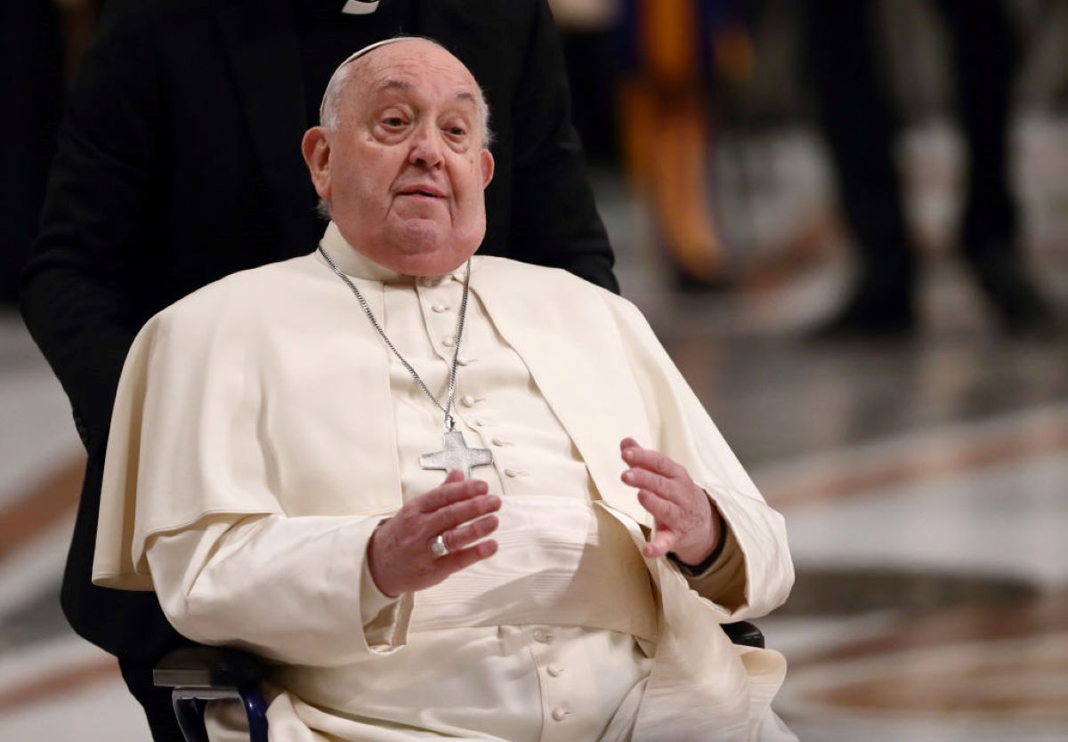 Imagem colorida de papa Francisco - Metrópoles
