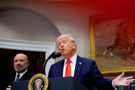 Imagem colorida do presidente Donald Trump